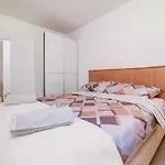 Apartament In 49874