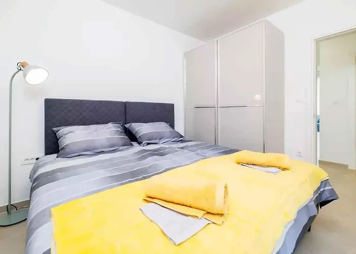 In 49874 アパート